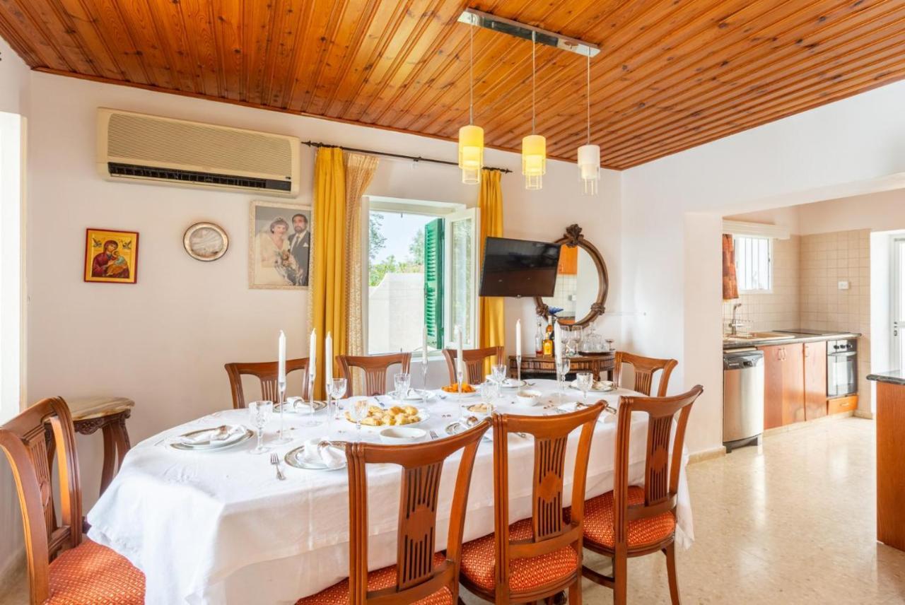 Villa Constantinos Kato Yialia 외부 사진