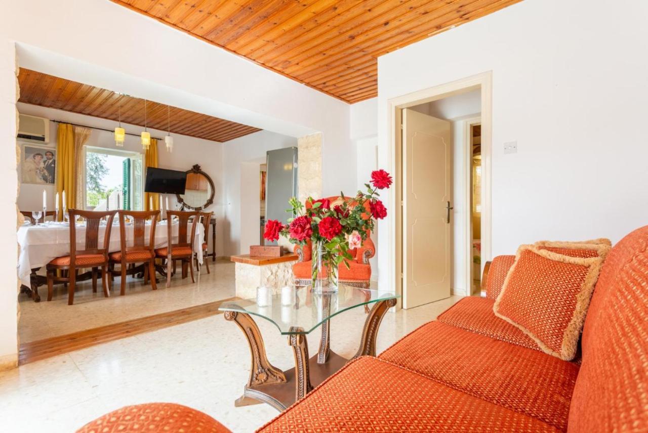 Villa Constantinos Kato Yialia 외부 사진